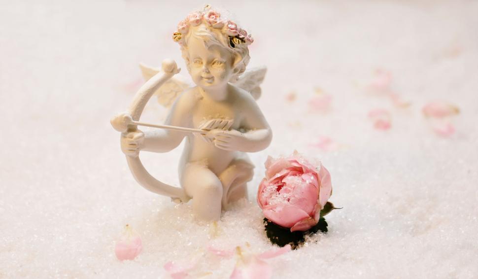 Free Image of Cherub with bow and arrow - Valentine\'s Day 